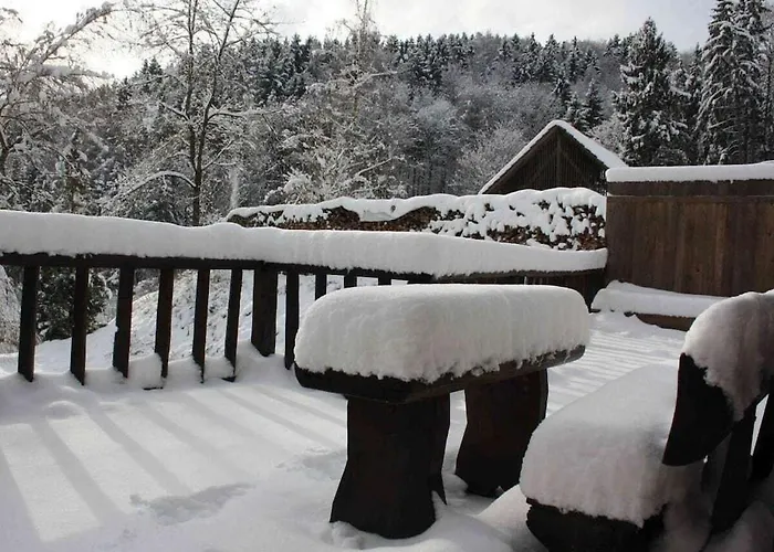 In With Swimming Pool Nyaraló *